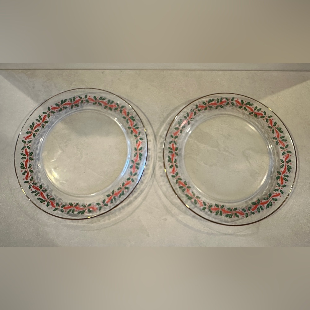 VTG  80's Set Of  Arcoroc Holly & Berry & Ribbon Christmas 8” Plates W/Gold Trim